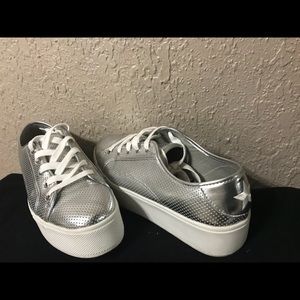 Betsey Johnson Spur Silver Metallic Platforms 9